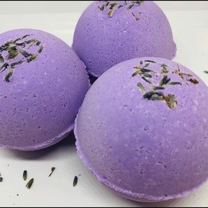 Organic Hemp Seed Oil Lavender/Lemon bath bomb